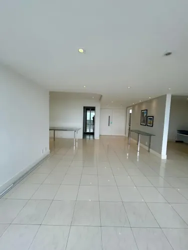 Apartamento com 220m2 e 4 quartos no bairro Calhau - São Luís - MA
