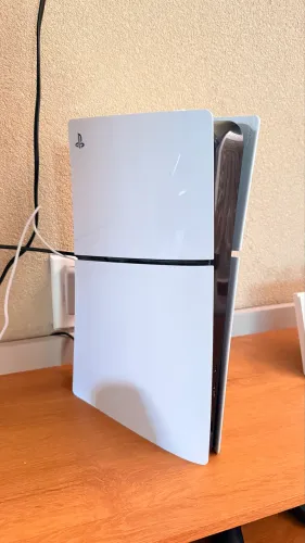 Play Station 5 / PS5 Mídia Digital 1tb  - Seminovo (com dois controles dual sense)