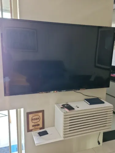 Duas TV semi nova HD