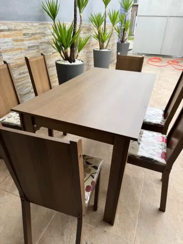 Mesa de madeira 6 lugar