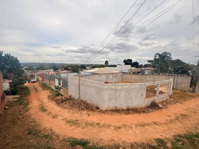 Lote murado a venda em Águas lindas GO