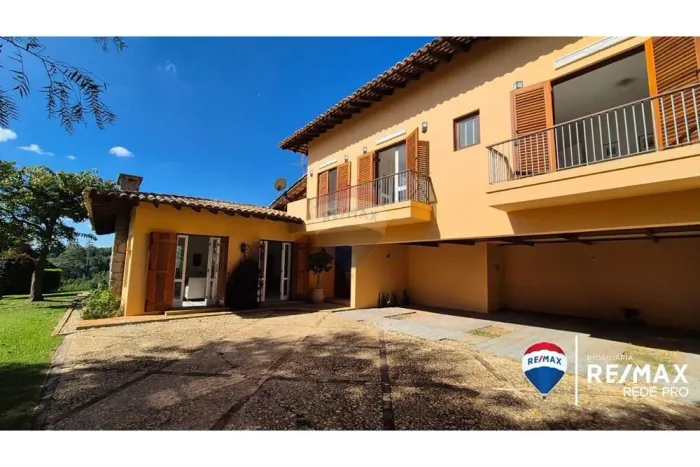 Refúgio Exclusivo no Cond. Vale do Santa Fé Vinhedo | Casa com 525m² em Terreno de 2.809m