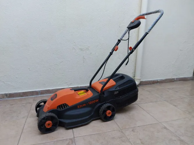 Cortador elétrico de grama
