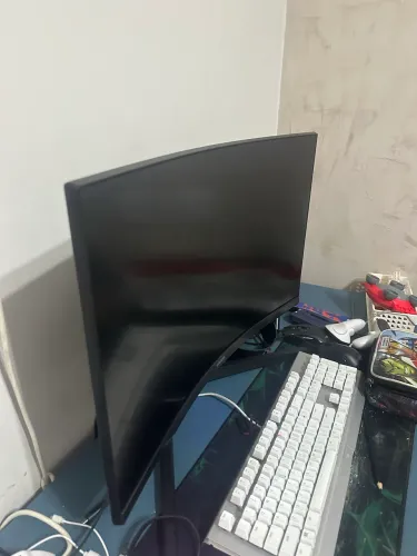 Monitor 27 curvo Samsung Odyssey 165hz 