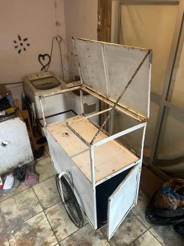 Carrinho de comércio, churrasquinho, cachorro quente etc
