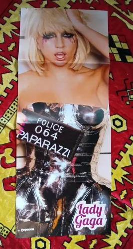 Pôster duplo Lady Gaga e Miley Cyrus