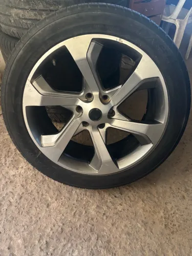 Vendo jogo de rodas 22 de s10 com pneus novos