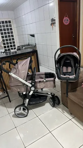 Carrinho com bebê conforto Kiddo 