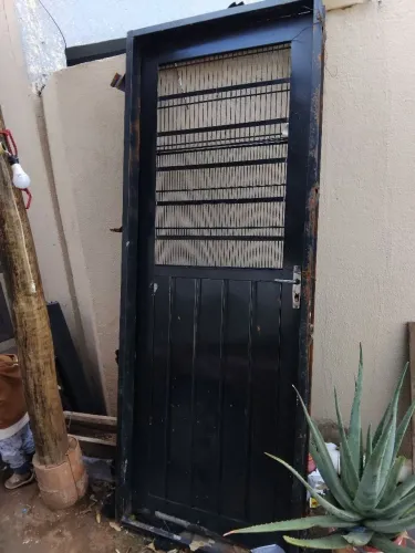 Porta de ferro