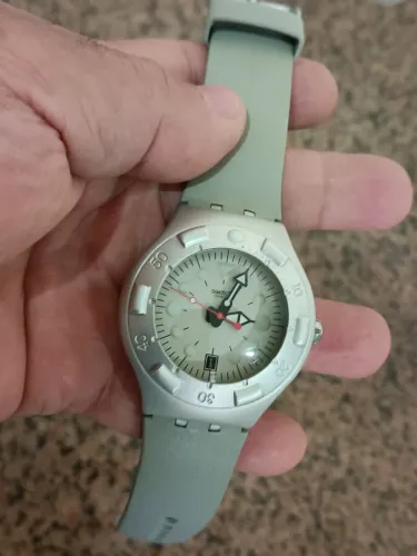 Vendo um relógio da marca Swatch de alumínio em ótimo estado de conservação