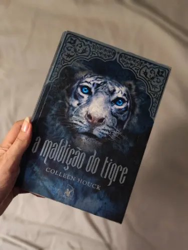 Livro A Maldição do Tigre - Colleen Houck