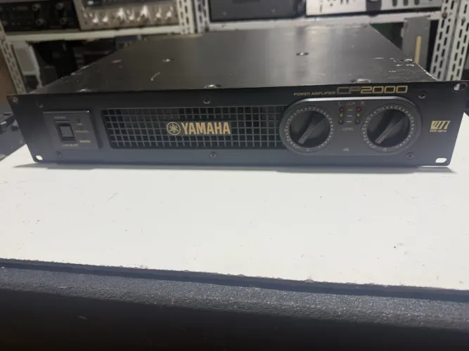 Yamaha power amplificador CP-2000 perfeito.