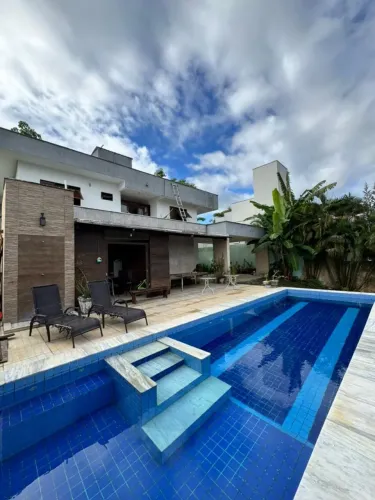 Alugo casa com 3 suítes semimobiliada