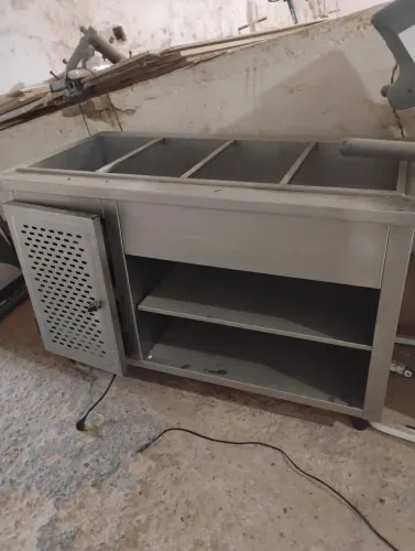 Buffet inox pista quente não acompanha cubas 