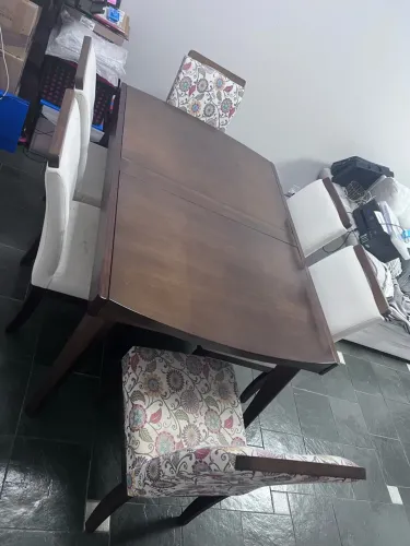 Vendo mesa de jantar