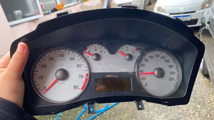 Vende-se painel de instrumento do fiat stilo 2003