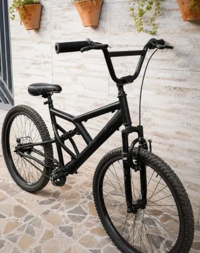 Bicicleta estilo BMX/MTB urbana com suspensão dianteira e traseira 