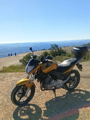 CB300R DOURADA 2010