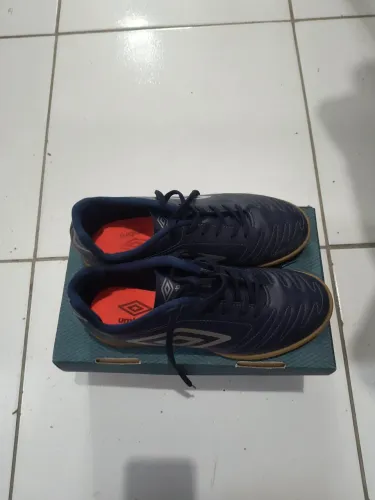 Chuteira society umbro