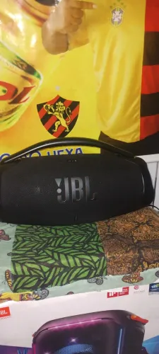 Vendo JBL boombox3 com wi-fi pegando só na tomada apenas 1.200 reais ZAP *90