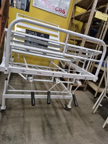 Cama Hospitalar 3 Manivelas com Elevação de Leito  
