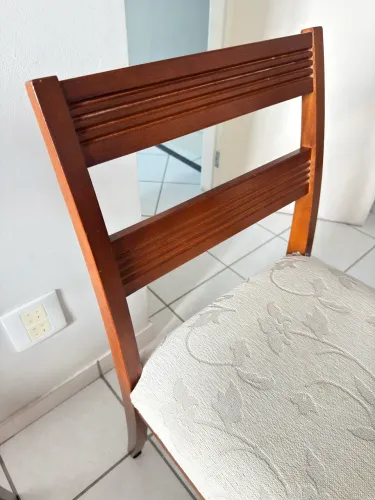 Cadeira de madeira