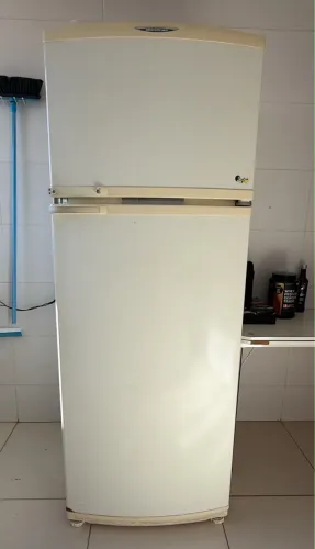 Geladeira 220v