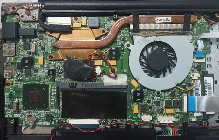 Carcaça + Placa Mãe ( Processador i3 )