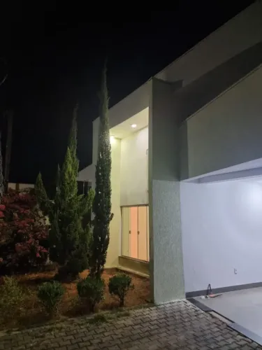 Excelente casa nova no centro
