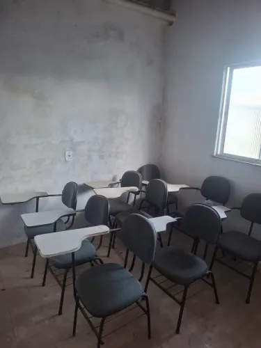 Cadeiras para aula e outras utilidades