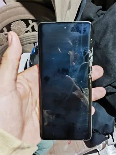 Moto Edge 40, tela quebrada, funciona só uma parte, pra retirada de peças ou arrumar