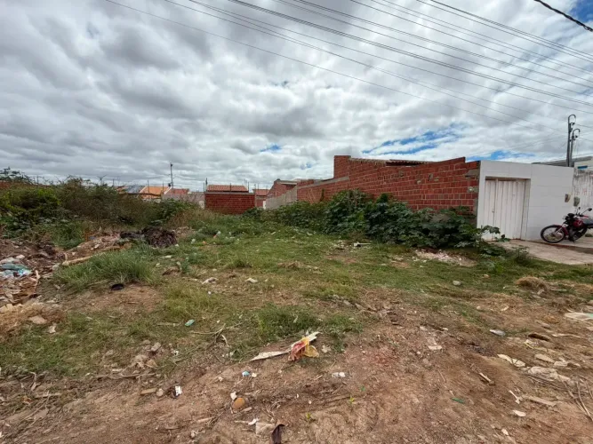 TERRENO À VENDA!
