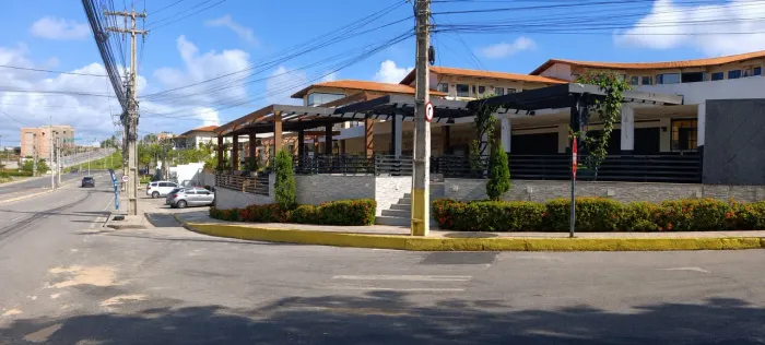 Loja Comercial para Aluguel no Porto das Dunas | Locação com até 2 Meses de Carência | Aqu