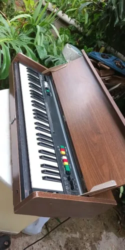 Piano Yamaha C70 P/ Peça ou decoração NÃO FUNCIONA