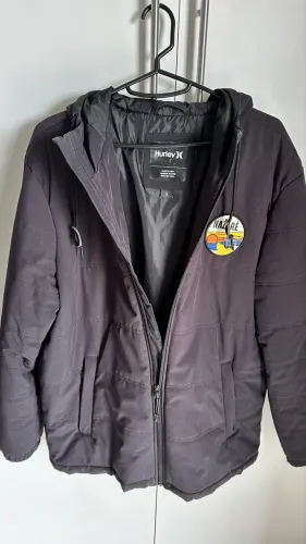Jaqueta Hurley Earth Forrada com Patch Nazaré - Tamanho G