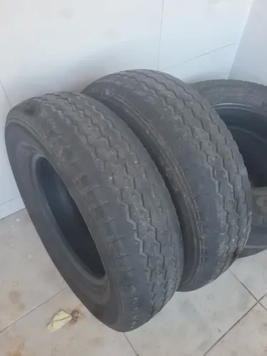 4 pneus 225 75 16 dois Goodyear e dois importados