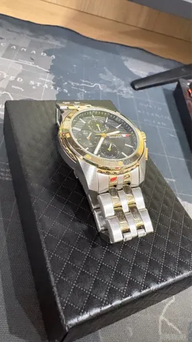 Vende-se relógio semi novo 