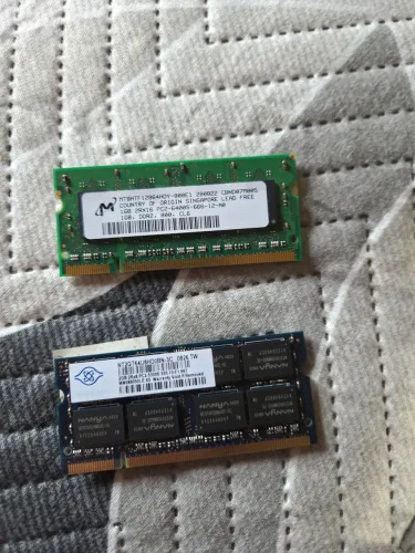 Kit 3GB Memória RAM Notebook DDR2 (Pente 2GB 667MHz + Pente 1GB 800MHz)