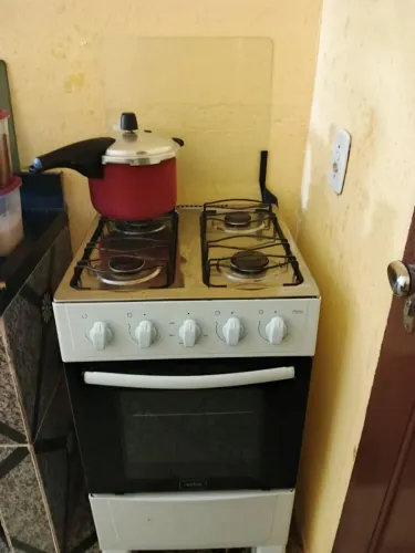Fogão 4 bocas,cor Branca ( semi novo )