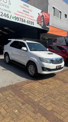 Toyota Hilux SW4 SRV D4-d 4X4 3.0 TDI Dies. AUT 2013