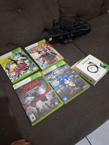 Kit Xbox 360: Sensor Kinect + 4 Jogos Originais + Cabo de Áudio/Vídeo X360-E