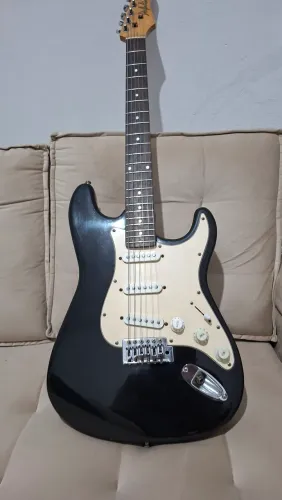 Vendo ou troco guitarra Dolphin (das antigas)