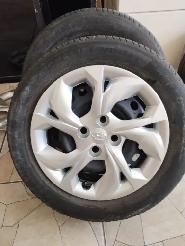 RODAS DE FERRO NOVAS SEM USO COM PNEUS MEIA VIDA,