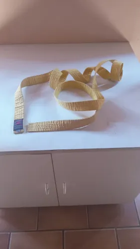 Faixa amarela karatê  seminova