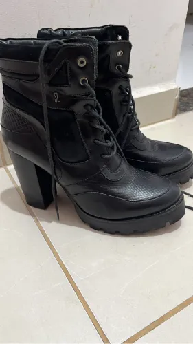 Bota Couro Santa Lola