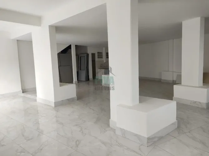 Loja em excelente ponto comercial do Caiçaras.