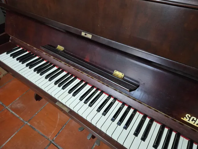 Piano acústico MUITO BARATO - necessita afinação