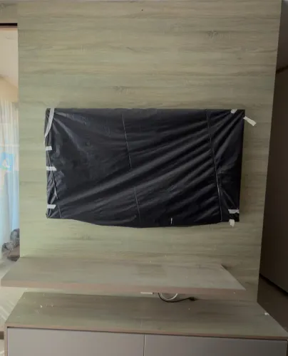 Painel + móvel de madeira ideal para sala