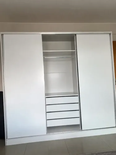 Guarda Roupa Grande Usado em Bom Estado 3 portas deslizantes 