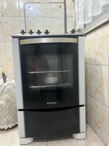 Vendo fogão 4 bocas.